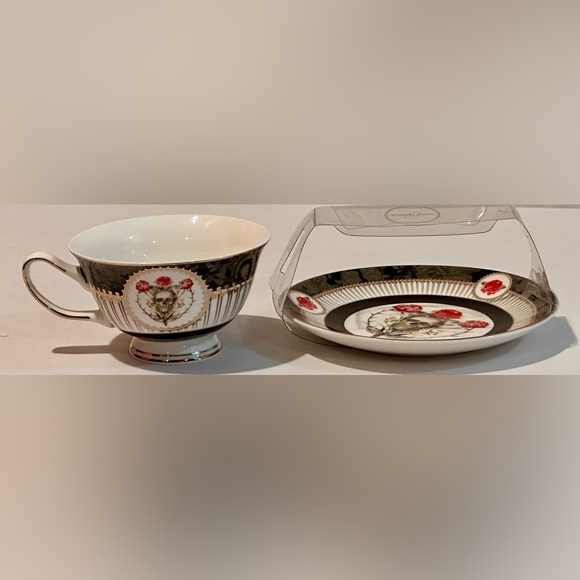 Grace tea cup and saucer - Picture 2 of 8